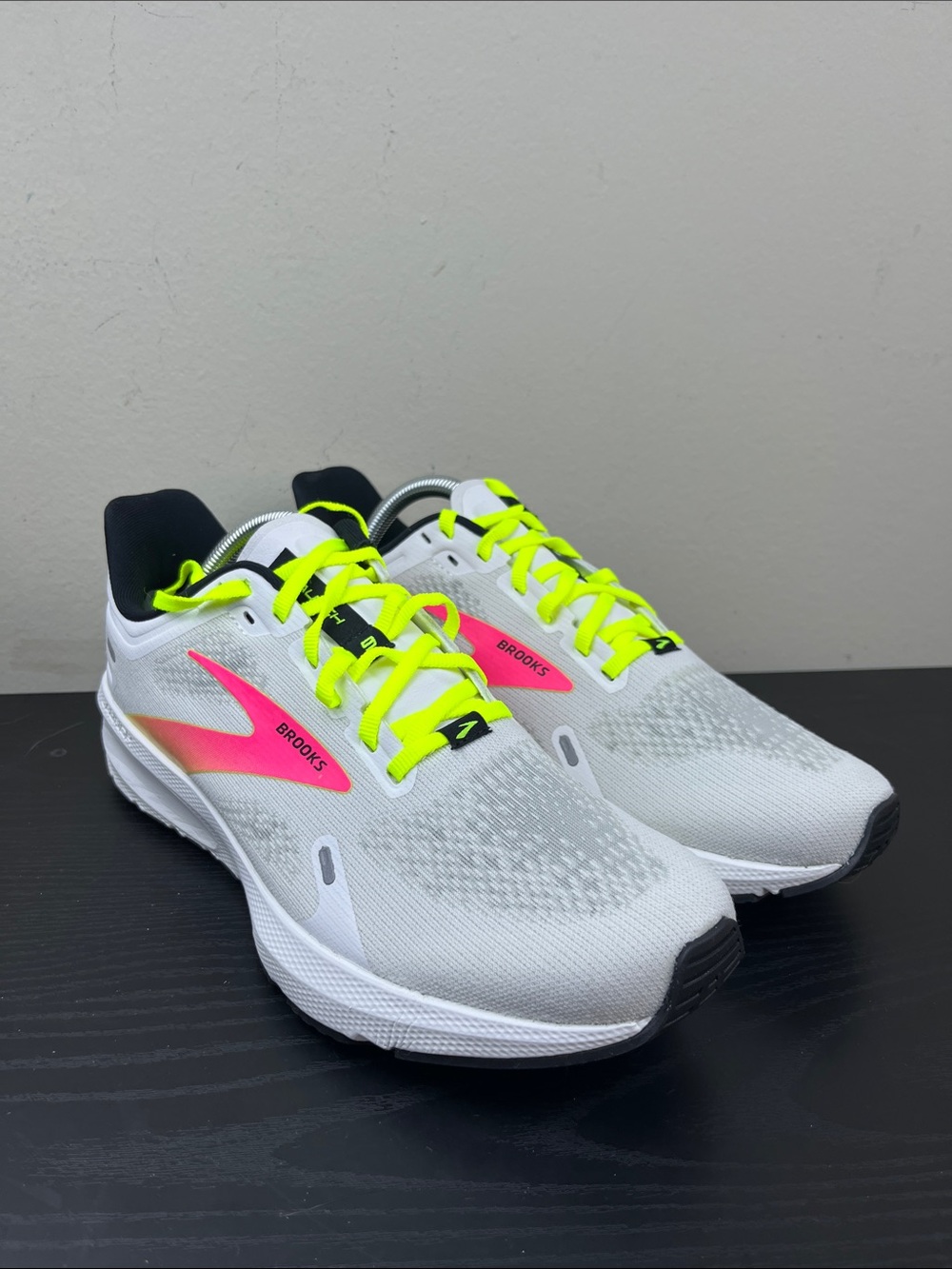 Brooks Launch 9 Women's 10.5 White Running Shoes Sneakers Athletic NEW